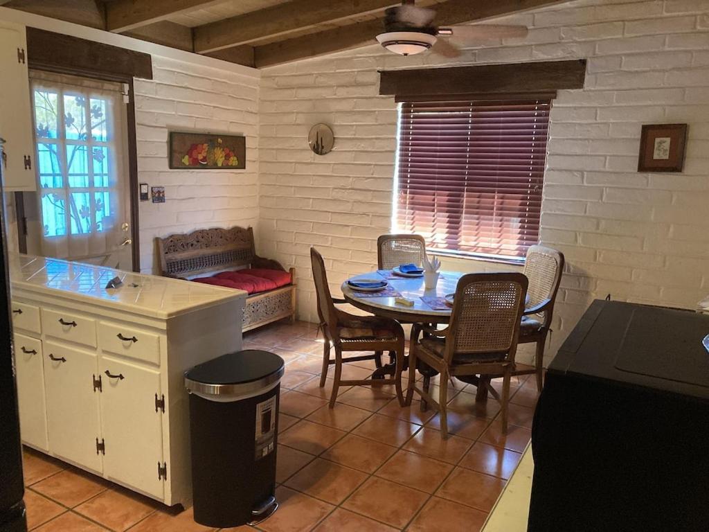Casa Azul - Cute Centrally Located Adobe With Large Fenced Outdoor Living For Pets And Adults, Non-Smoking Tucson Exterior foto